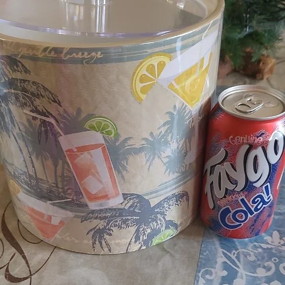 Tropical Ice Bucket with Lid - Picture 2 of 2